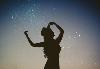 Tanz unter dem Sternenhimmel // © Allef Vinicius / Unsplash Tanz unter dem Sternenhimmel // © Allef Vinicius / Unsplash