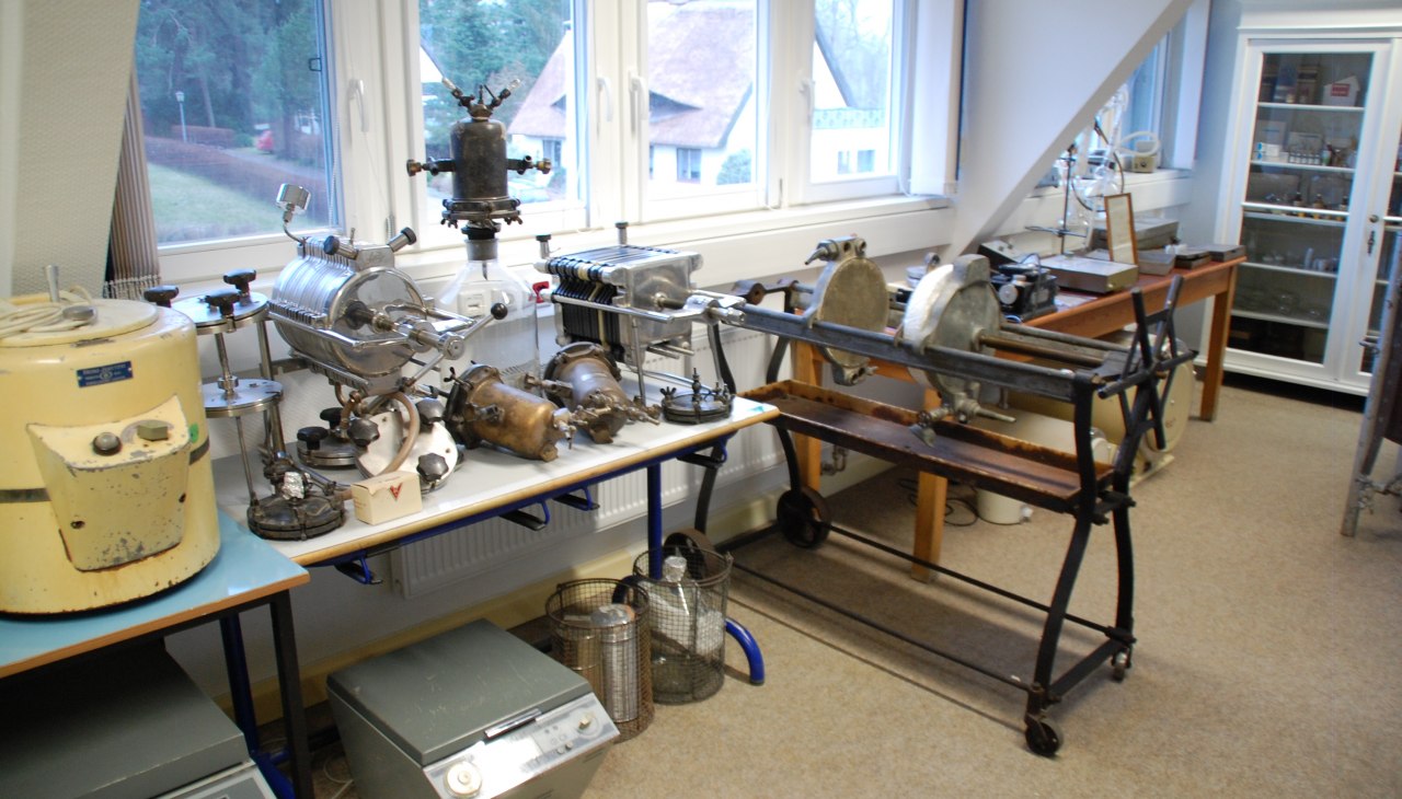 Showroom met technische apparatuur voor de ontwikkeling en productie van veterinaire vaccins, © Franziska Hagen/Verein UNS RIEMS