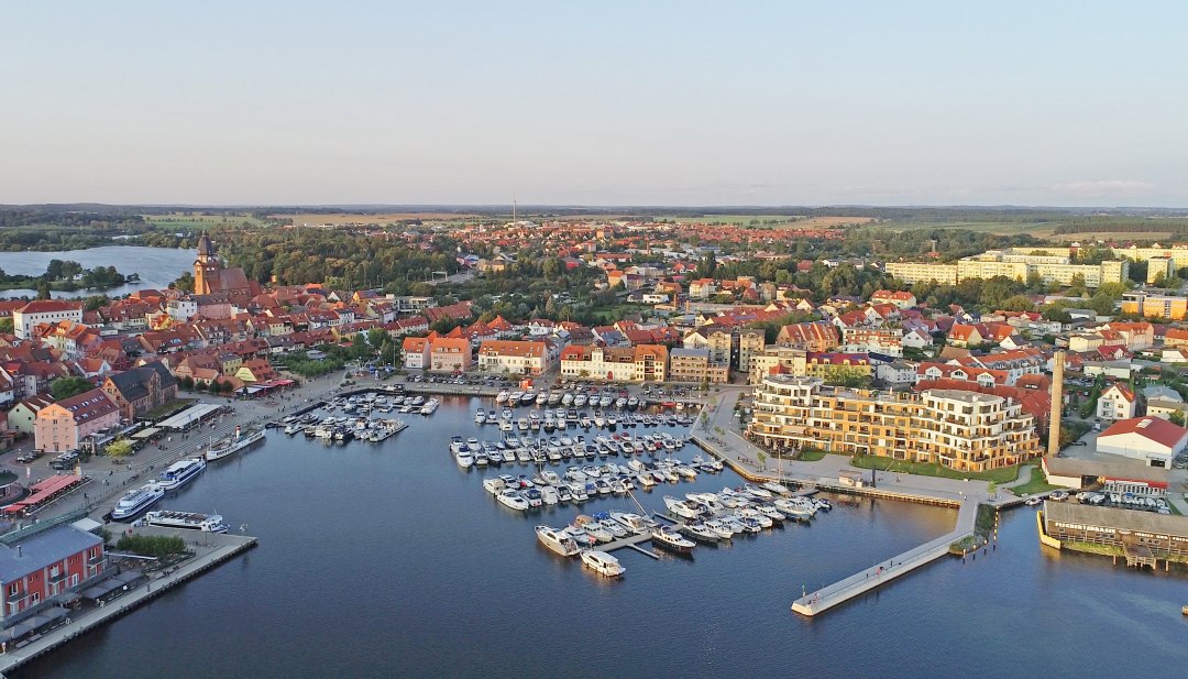 Luchtfoto van de haven in Waren (Müritz), © TMV/Gohlke Luchtfoto van de haven in Waren (Müritz), © TMV/Gohlke