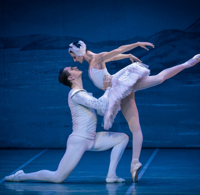 Photograph from the ballet performance "Swan Lake", © Dietmar Scherf