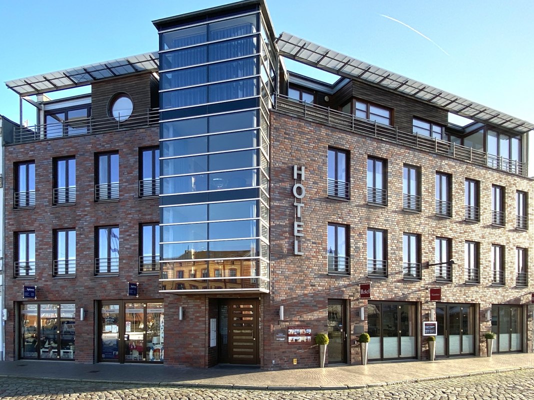 Exterior view of Hotel Kontorhaus Stralsund // © Hotel Kontorhaus Exterior view of Hotel Kontorhaus Stralsund // © Hotel Kontorhaus