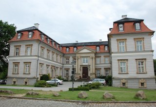 The renovated castle now houses a hotel. // &copy; Gabriele Skorupski
