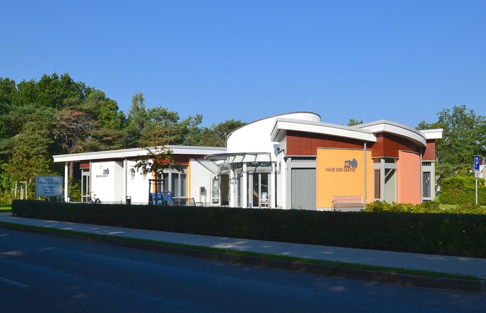 "Haus des Gastes" w Juliusruh OT Breege, &copy; Tourismuszentrale R&uuml;gen