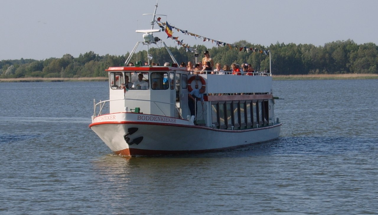 Rejsy w obie strony z poszczególnych portów lub zaplanowane rejsy z portu do portu, © Fahrgastschifffahrt Kruse & Voss