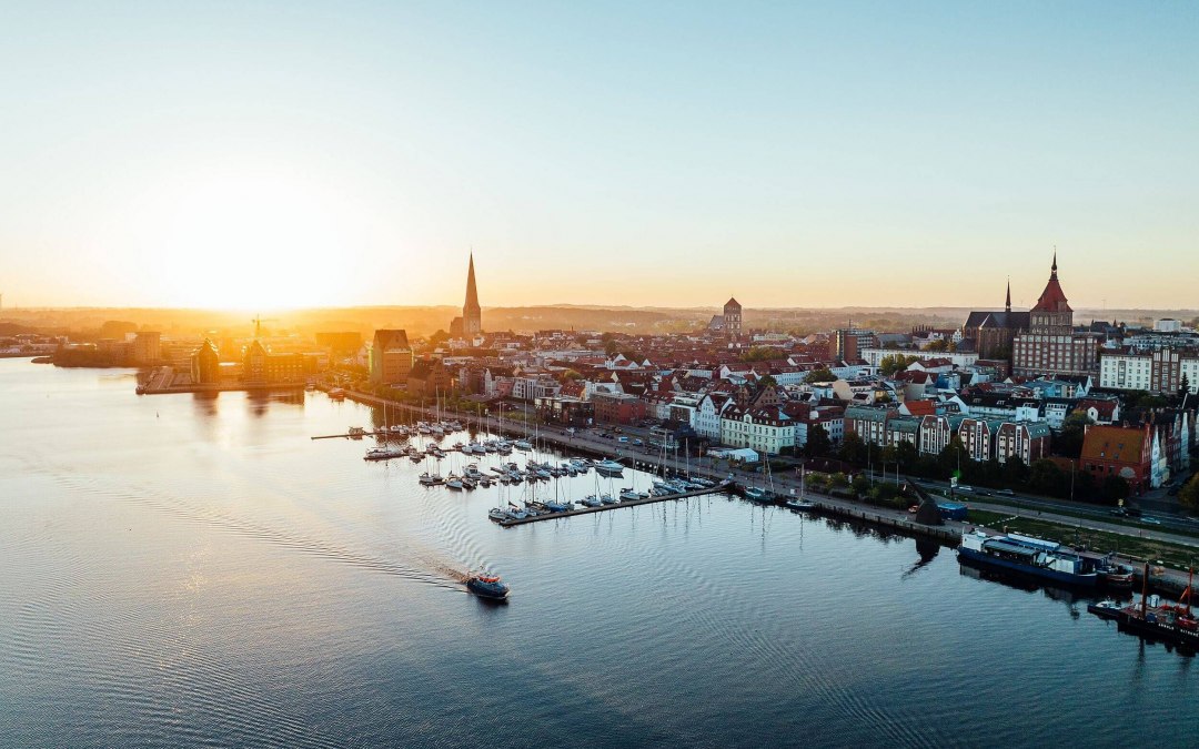 Sunrise in Rostock's city harbor // &copy; TMV/G&auml;nsicke