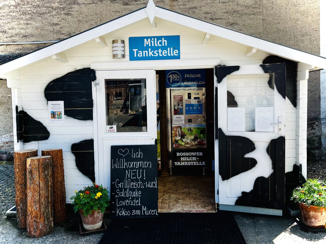 Exterior view of the farm store // &copy; S.Kie&szlig;lich