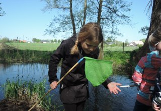 Netting by the water, &copy; Biosph&auml;renreservatsamt Schaalsee-Elbe