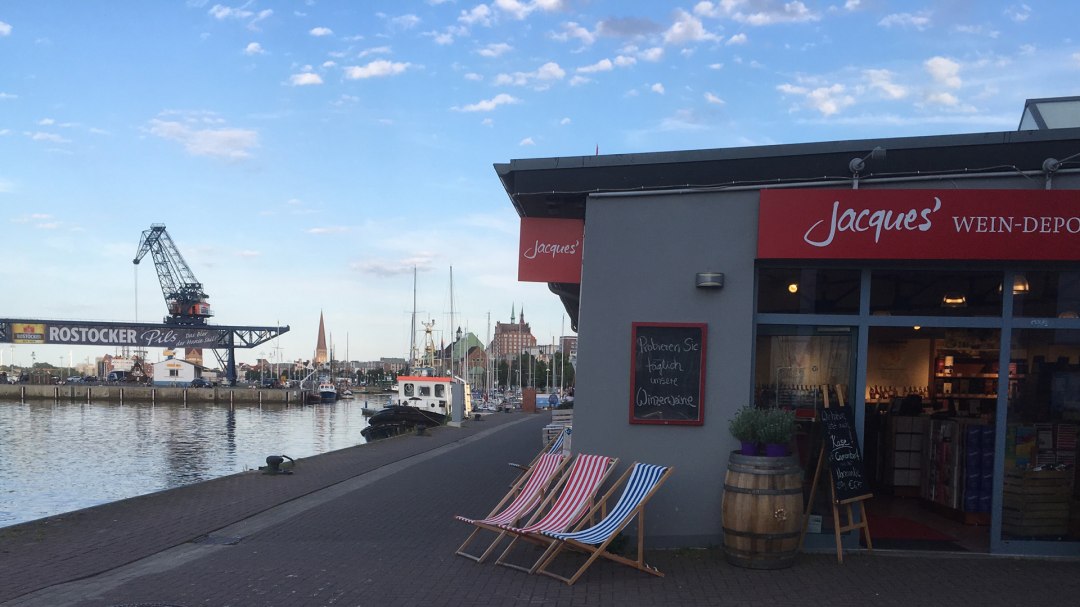Jacques' wijndepot direct in de haven van Rostock, © Jacques’ Wein-Depot Rostock
