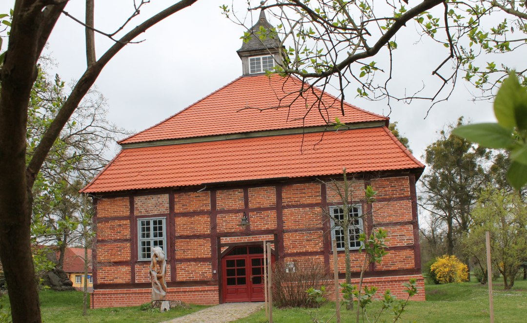 A popular meeting place for art lovers: the Remplin Art Chapel., © Thomas Koch A popular meeting place for art lovers: the Remplin Art Chapel., © Thomas Koch