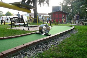 Nocny golf, © Minigolf2