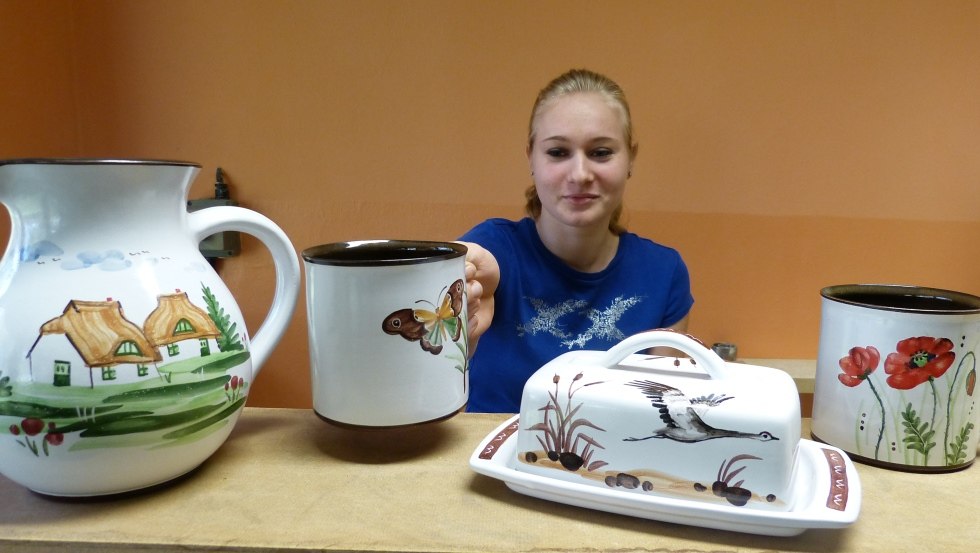 The typical island motifs of Ummanz ceramics, &copy; Ummanz-Keramik/Schmorell