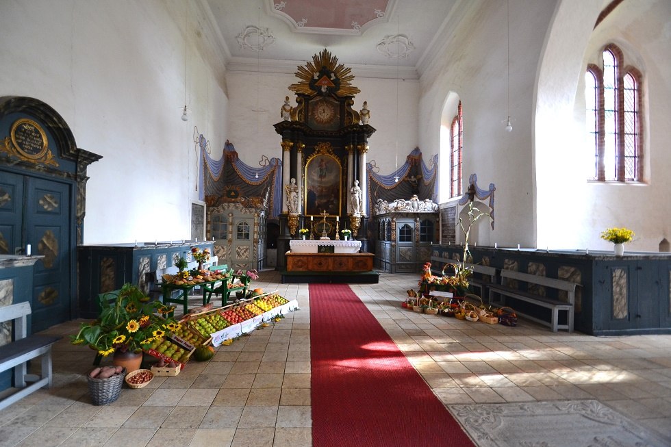 Widok wnętrza kościoła św. Jakuba w Gingst na Rugii z okazji Święta Dziękczynienia // © Tourismuszentrale Rügen Widok wnętrza kościoła św. Jakuba w Gingst na Rugii z okazji Święta Dziękczynienia // © Tourismuszentrale Rügen