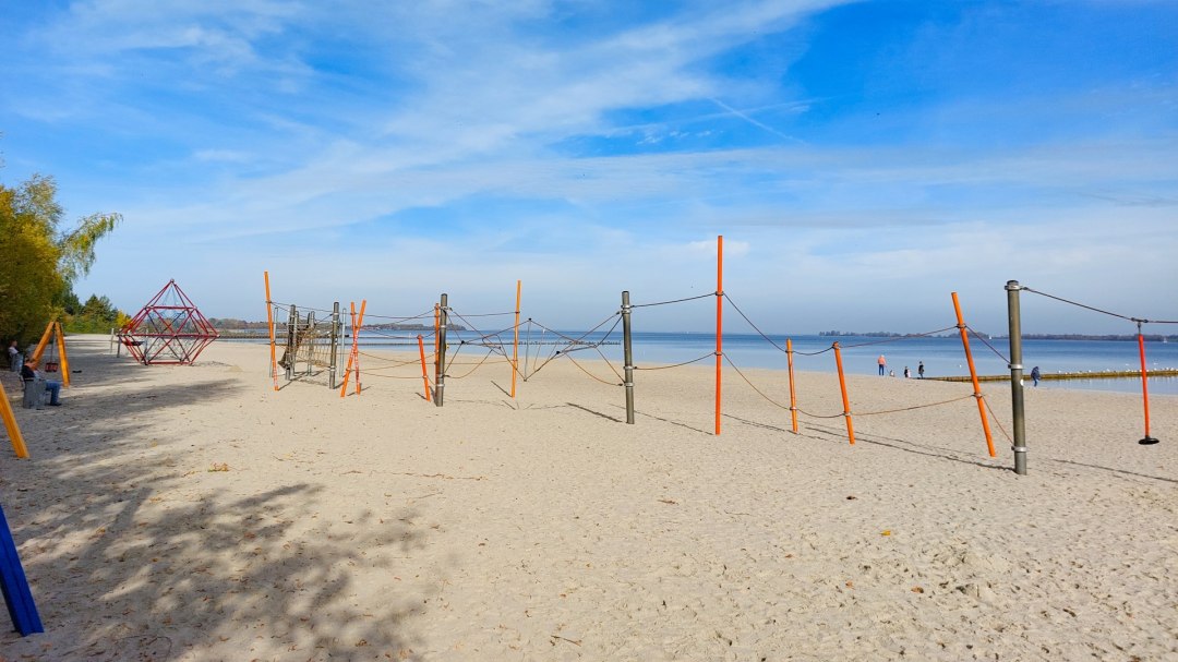 Children playground outdoor pool, © Tourismuszentrale Stralsund