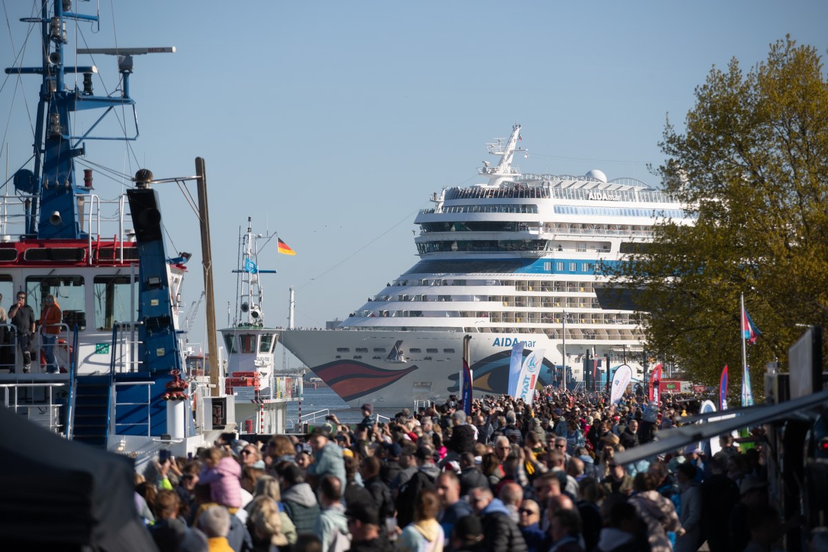 Departure at the Port Party Warnem&uuml;nde // &copy; Christiane Zenkert