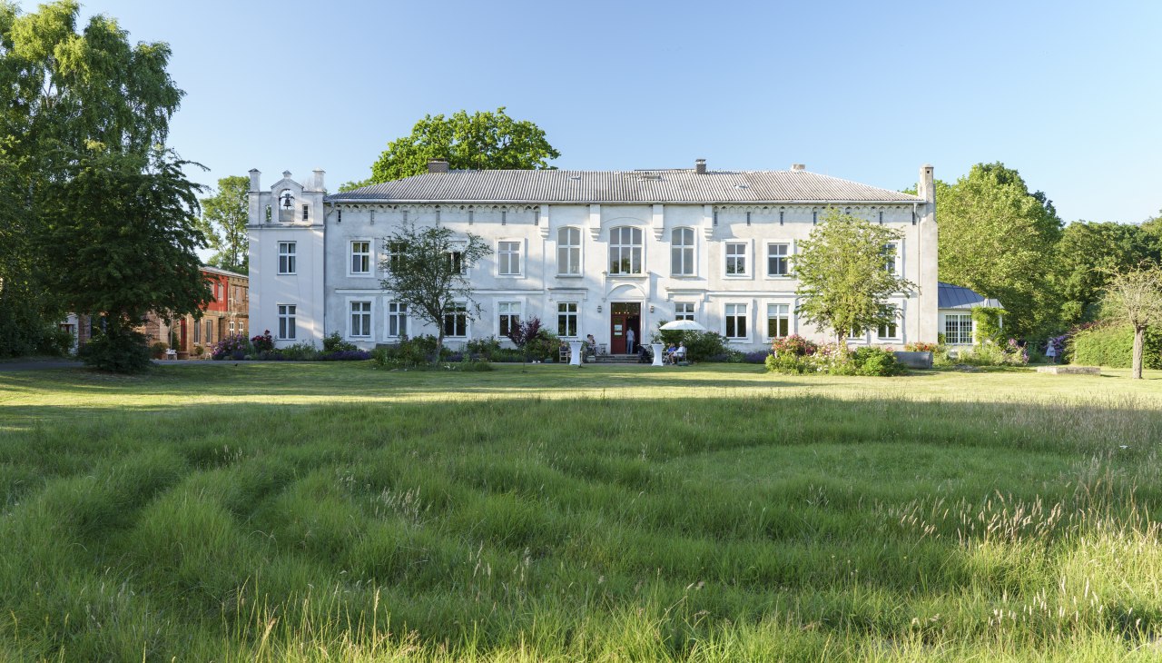 Buitenaanzicht van het landhuis Roggow, © Herrenhaus Roggow