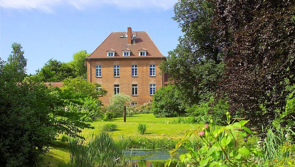 Eines der Perlen der Meckelenburgischen Schweiz liegt in Gottin // © Mecklenburgische Seenplatte Eines der Perlen der Meckelenburgischen Schweiz liegt in Gottin // © Mecklenburgische Seenplatte