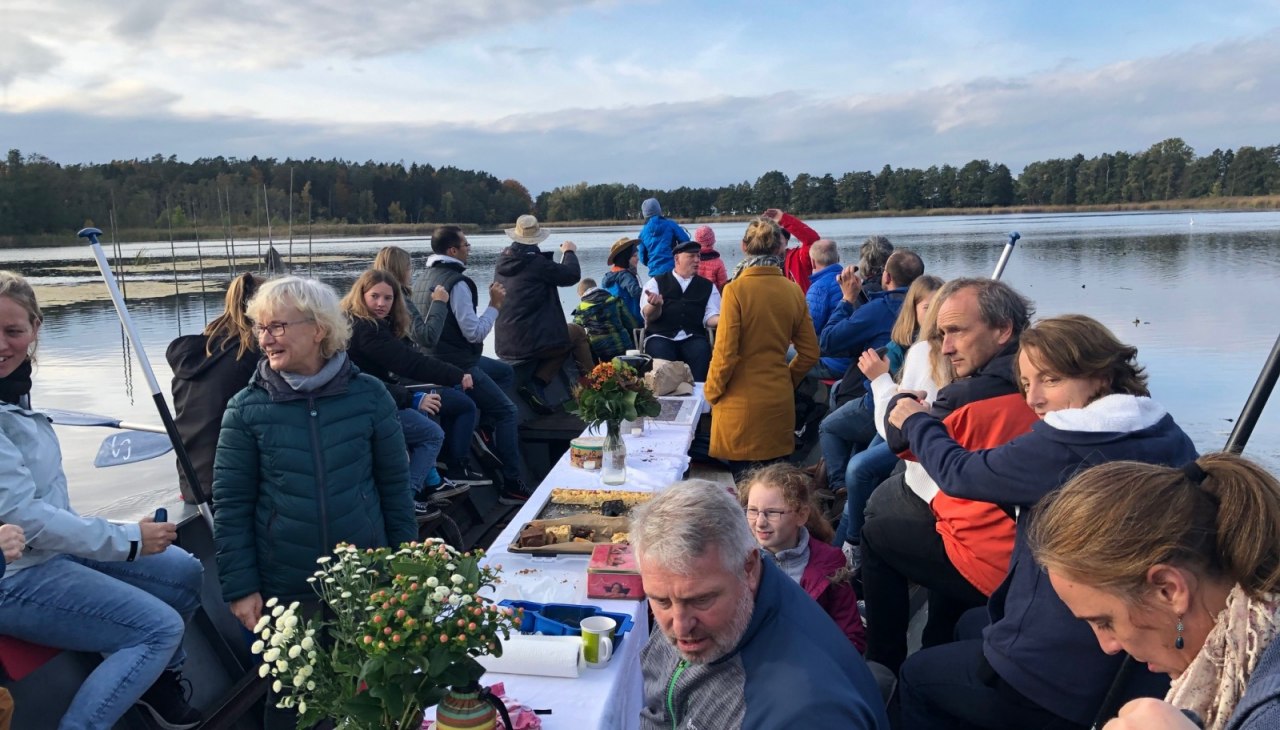 Family celebrations on the barge, © Dschungelschute