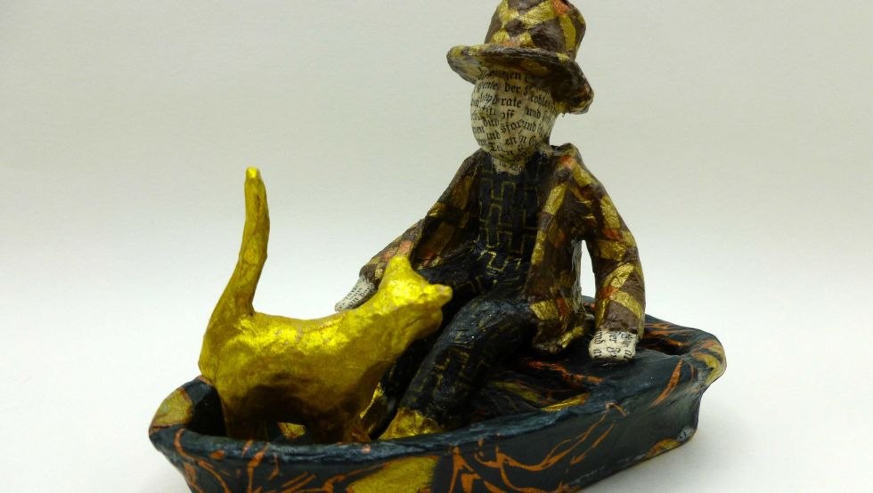 The fine gentleman and his beloved golden cat love traveling by boat, © Heike Roesner The fine gentleman and his beloved golden cat love traveling by boat, © Heike Roesner