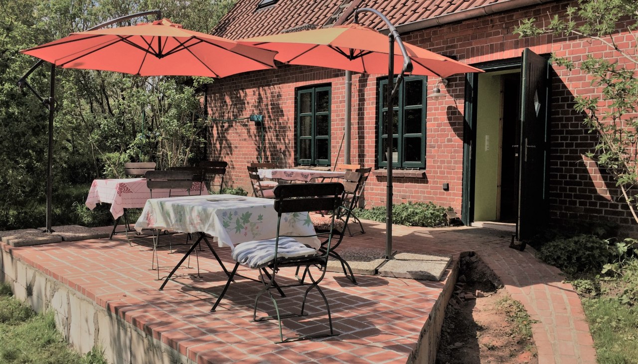 The café terrace, just one of many seating areas in the garden., © Thomas Grosch