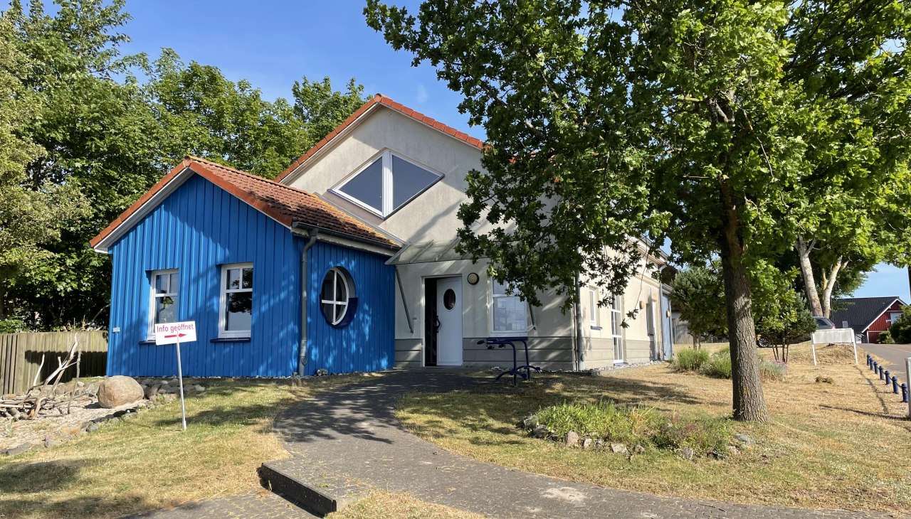 Welcome to the guest information desk, © Boddentourismus