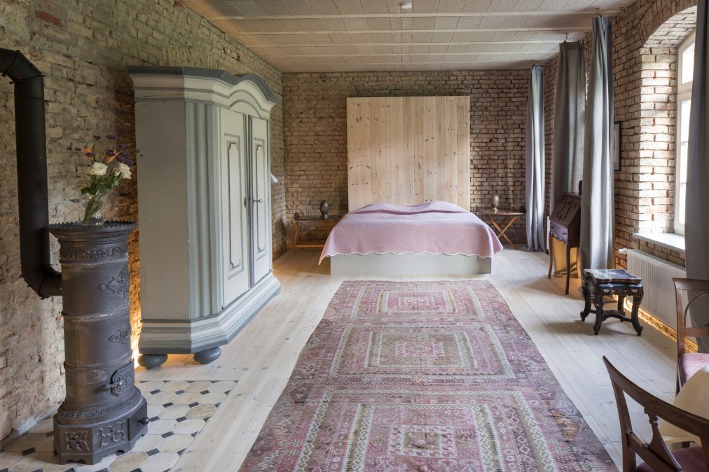 Large, light-flooded room, © Gutshaus Hessenburg / Philipp Obkircher