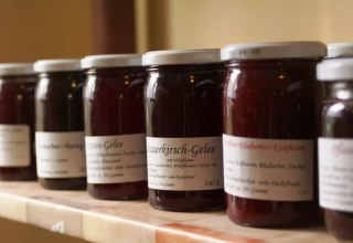 Delicious like own jams and jellies,honey from the region, sausage specialties and much more // © Hof-Laden Nr. 23 und Lese-Café Delicious like own jams and jellies,honey from the region, sausage specialties and much more // © Hof-Laden Nr. 23 und Lese-Café