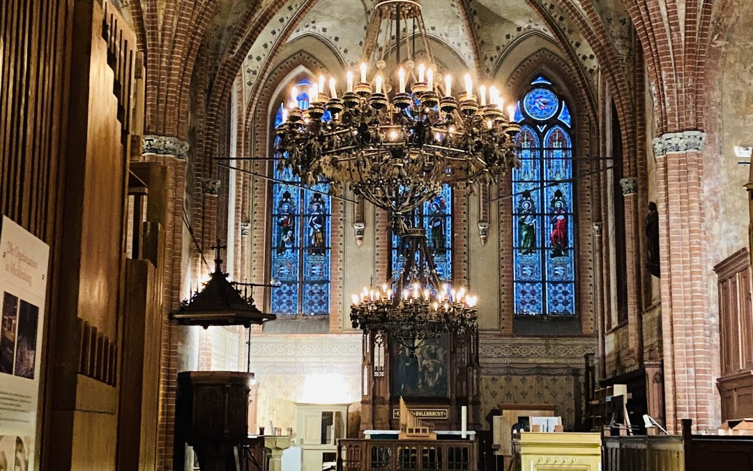 Klosterkirche innen mit Kerzen_Daniela Lemke, © Kultur- und Sportring e.V.