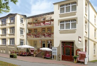 Außenansicht StrandHotel Graal-Müritz // © StrandHotel Graal-Müritz Außenansicht StrandHotel Graal-Müritz // © StrandHotel Graal-Müritz