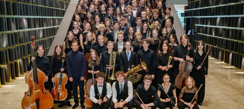 Gruppenbild des Young International Orchestra // © Rene Jakobson Gruppenbild des Young International Orchestra // © Rene Jakobson