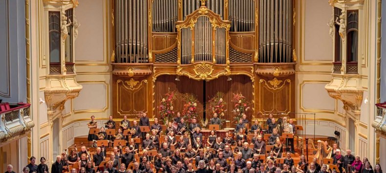 Bundes&auml;rztephilharmonie mit J&uuml;rgen Bruns 2025 in der Laeiszhalle Hamburg // &copy; Bundes&auml;rztephilharmonie