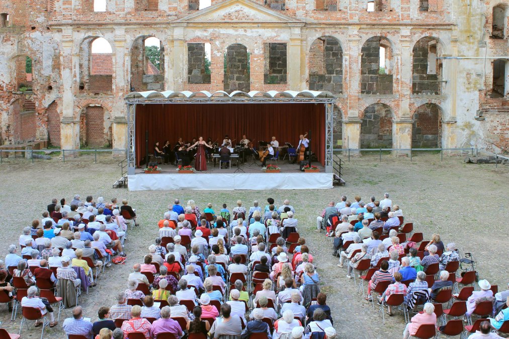 Wewnętrzny dziedziniec kompleksu klasztorno-zamkowego, © Stadt Dargun