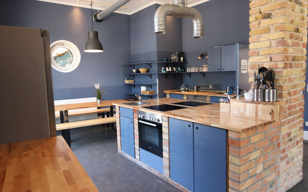 Shared kitchen, © Blue Doors Hostel