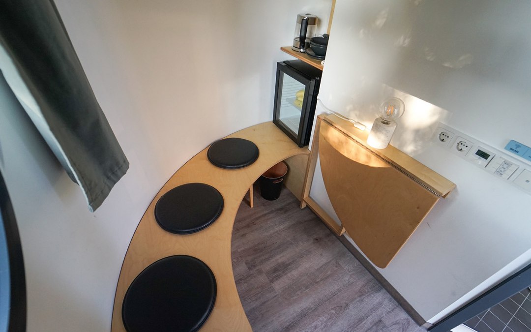 Lounge in het slube hotel met moderne inrichting, © slube