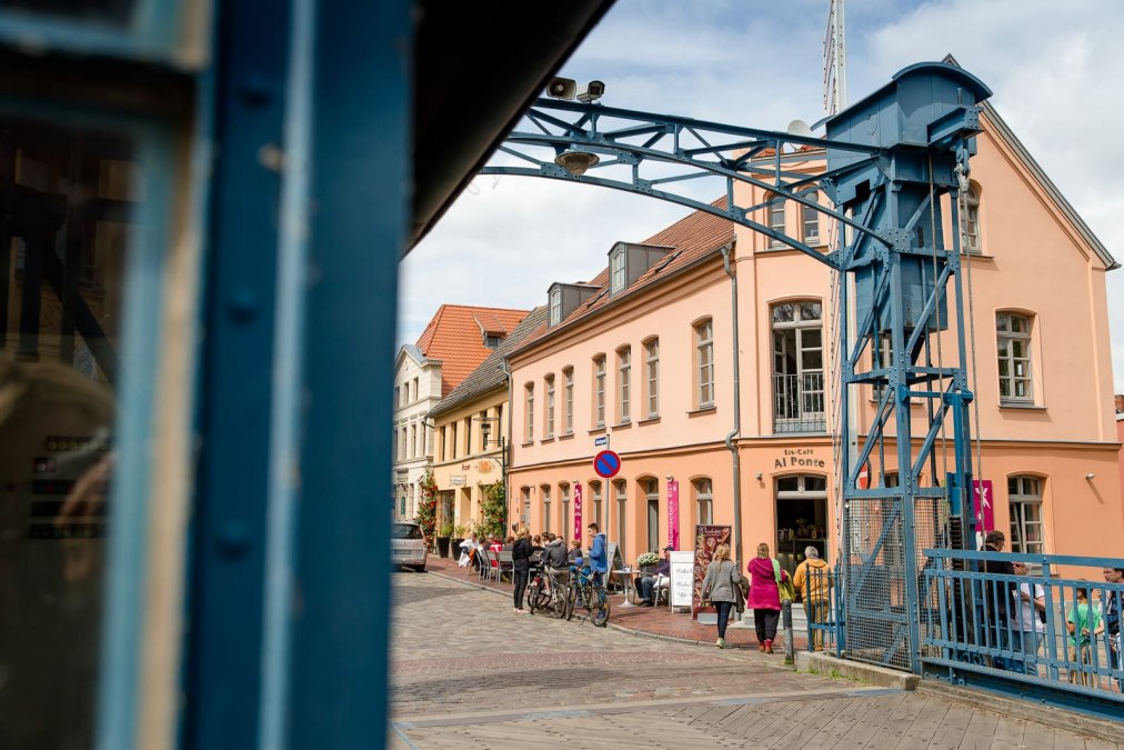 Ice cream parlor Al Ponte directly at the lift bridge in Plau am See, © Nadine Rupp