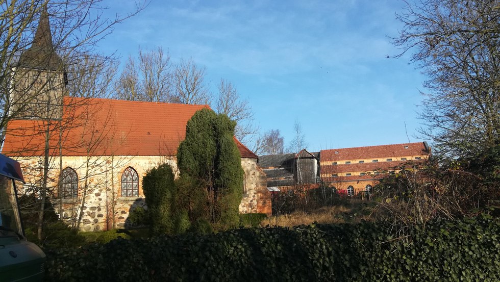 Kerk en graanschuur Hohenbüssow/Tollensetal, © Leo Kraus