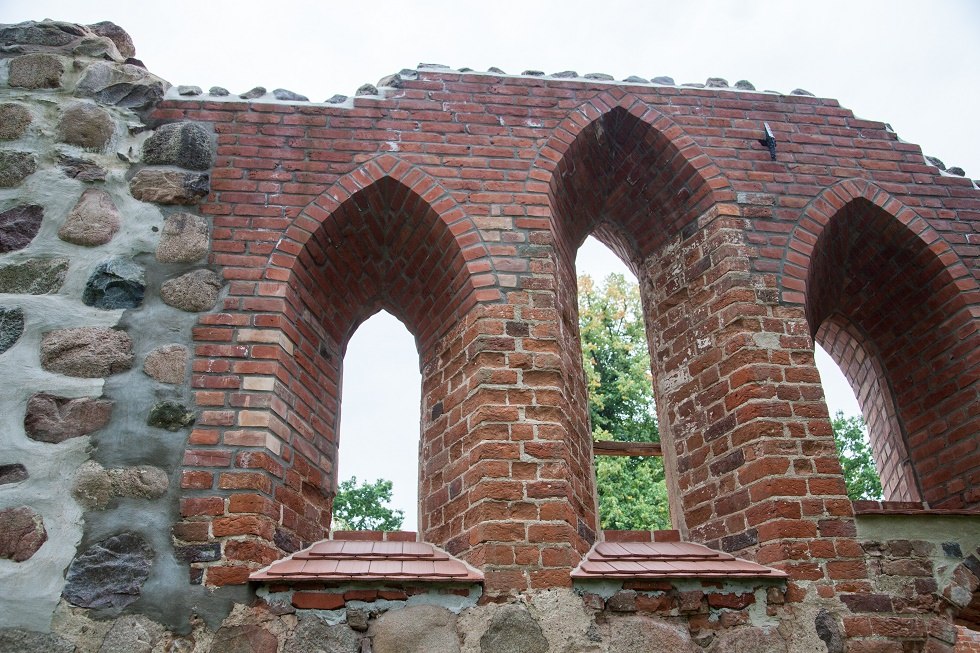 Widok na ruiny kościoła w Satowie, © Frank Burger