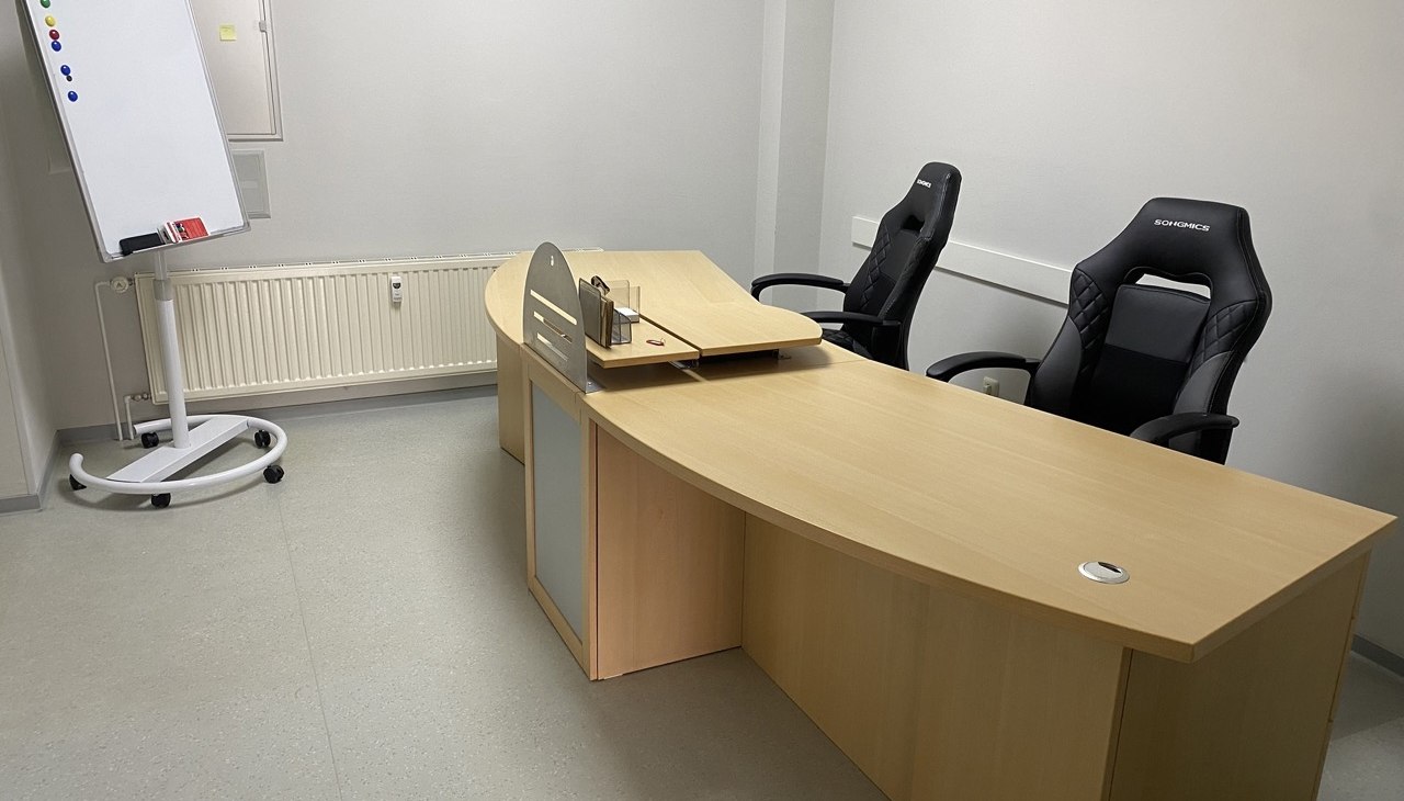 Stacja robocza do elastycznej rezerwacji z mobilną tablicą., © SG GmbH Stacja robocza do elastycznej rezerwacji z mobilną tablicą., © SG GmbH