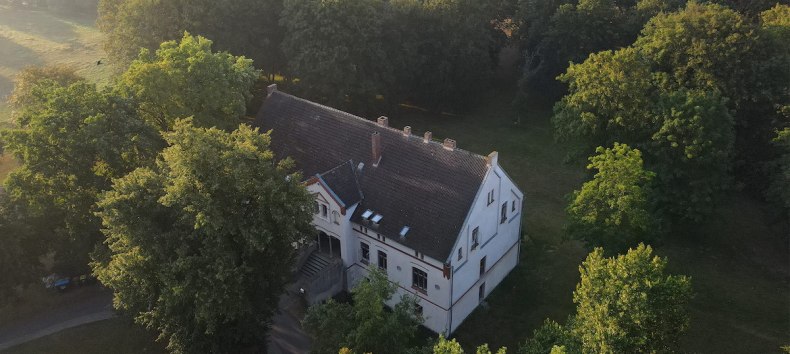 Gutshaus von Oben in der Seenplatte // &copy; Kr&uuml;ger