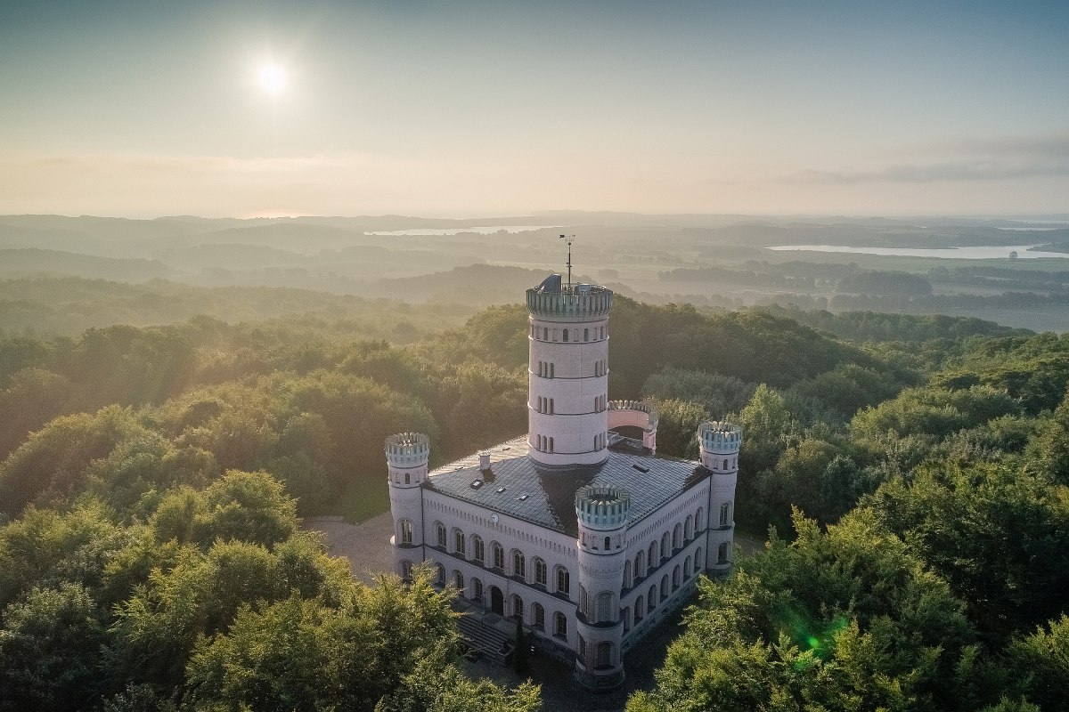 Domek myśliwski Granitz z lotu ptaka // &copy; SSGK MV / Funkhaus Creative