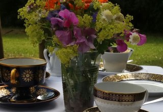 Bei liebevoll gedeckter Tafel miteinander ins Gespräch kommen. // © Anja Kretschmer Bei liebevoll gedeckter Tafel miteinander ins Gespräch kommen. // © Anja Kretschmer