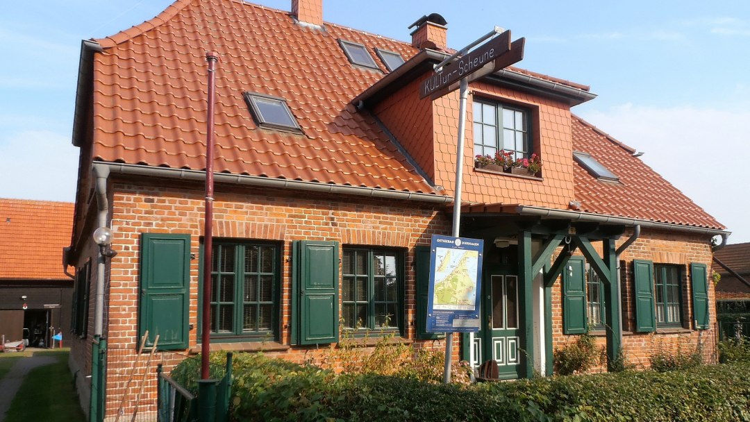 Front view house, &copy; M. Retzlaff