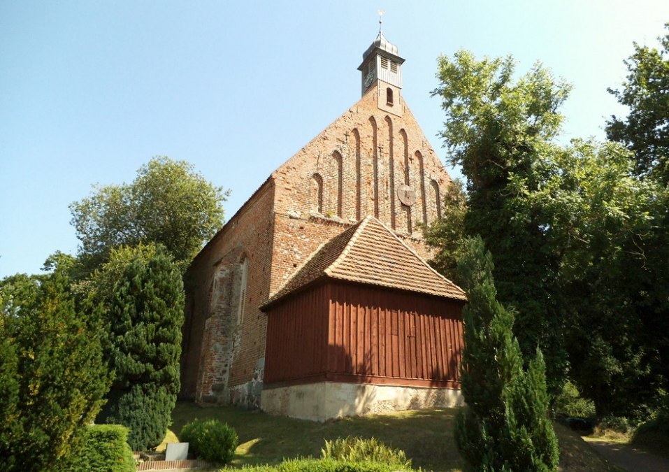 Widok na kościół w Gustow, © Tourismuszentrale Rügen