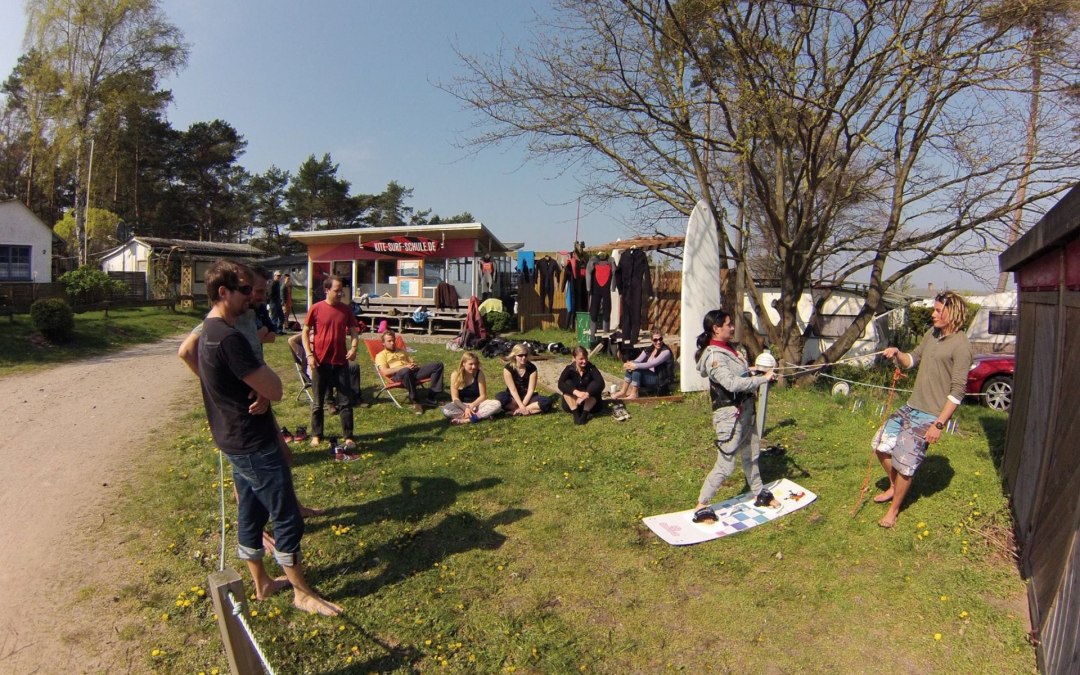 Ondanks praktijkgerichte training: theoretische voorbereidingen op onze school, © Kitesurfschule Pepelow