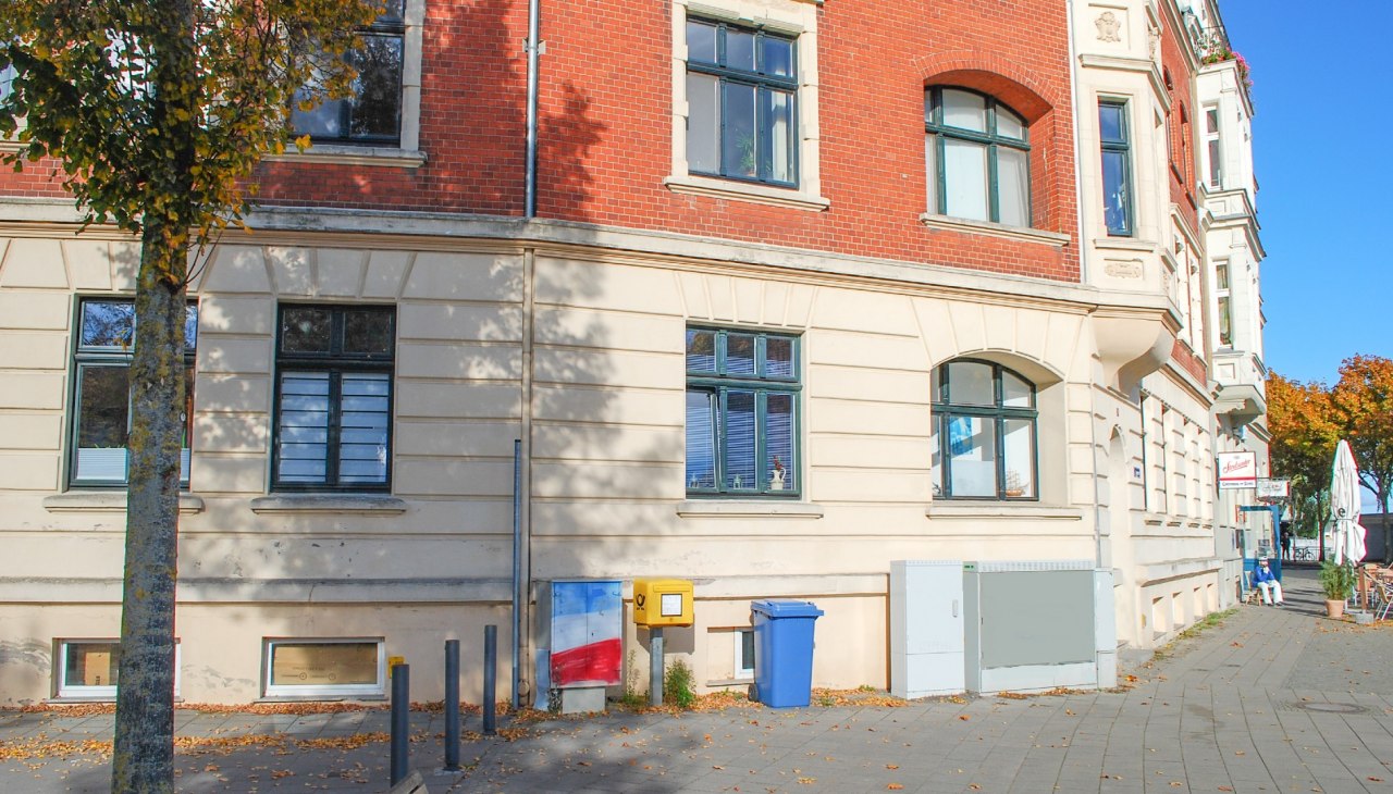 Skrzynka na listy na terminalu promowym, © TZ HST