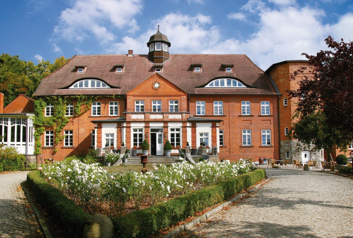 Hotel Schloss Basthorst buitenaanzicht // © Hotel Schloss Basthorst Hotel Schloss Basthorst buitenaanzicht // © Hotel Schloss Basthorst