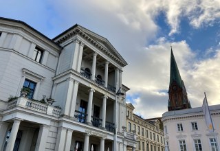 Budynek Fundacji Kücken w Pfaffenteich w Schwerinie. // © Stadtmarketing Gesellschaft Schwerin Budynek Fundacji Kücken w Pfaffenteich w Schwerinie. // © Stadtmarketing Gesellschaft Schwerin