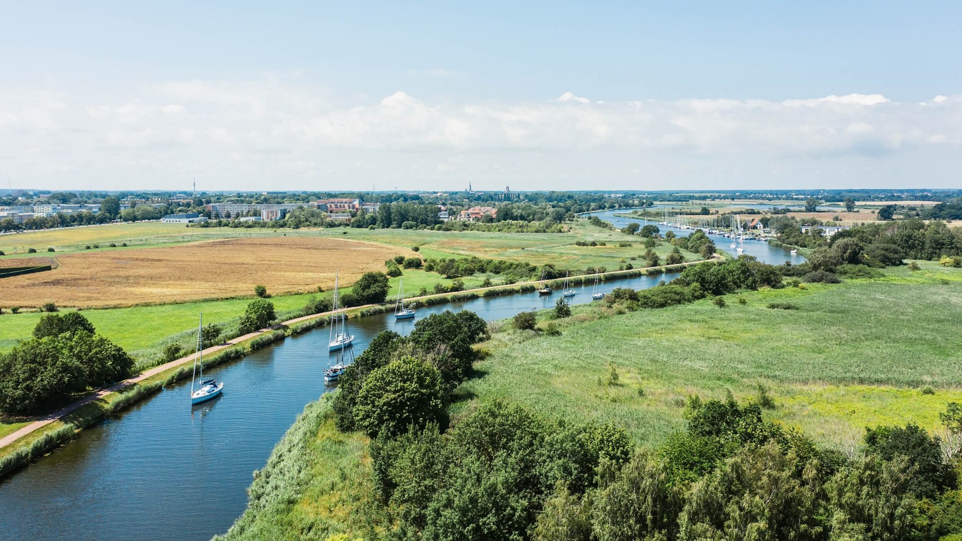 Caspar David Friedrich found the most beautiful motifs in his homeland., © TMV/Gänsicke The silhouette of Greifswald from the air and view of the River Ryck