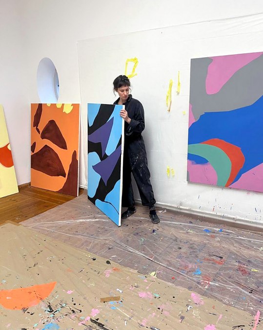 Miriam Wahl In the studio at Plüschow Castle 2024, © Miro Zahra Schloss Plüschow