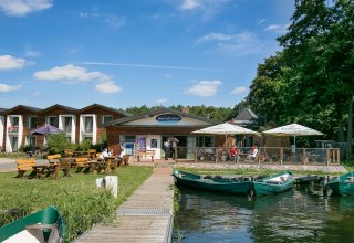 Fischerhof Eldenburg, An der Reeck, zwischen Müritz und Kölpinsee // © Müritzfischer Fischerhof Eldenburg, An der Reeck, zwischen Müritz und Kölpinsee // © Müritzfischer