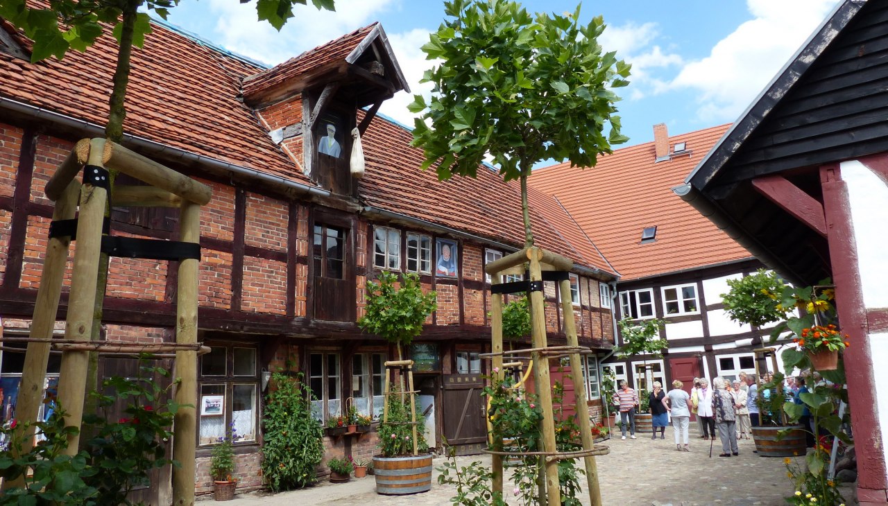 Wycieczki z przewodnikiem po historycznych dziedzińcach w Loitz, © Karin Heymann